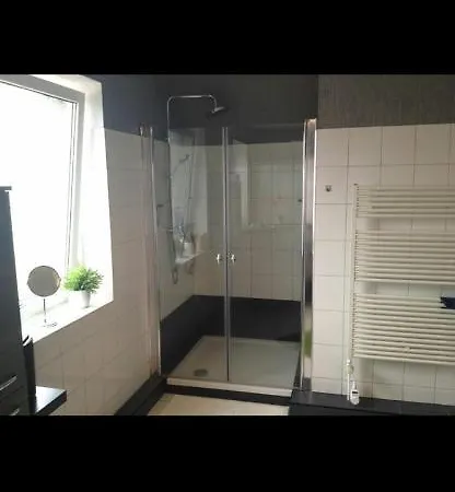 160qm 5 Schlafzimmer 1 Wohnzimmer Terrasse Und Balkon