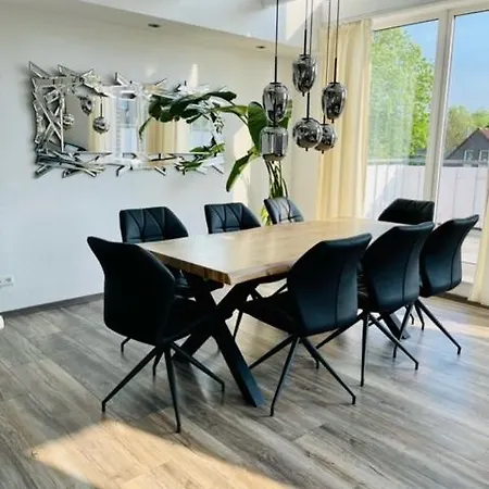 Apartment 160qm 5 Schlafzimmer 1 Wohnzimmer Terrasse Und Balkon