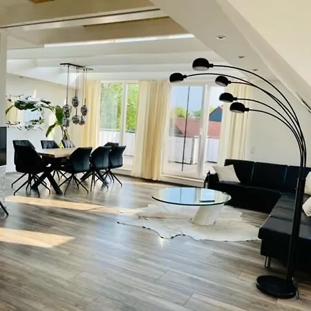 160qm 5 Schlafzimmer 1 Wohnzimmer Terrasse Und Balkon Apartment